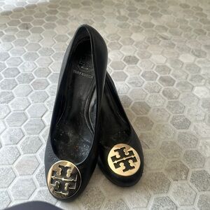 Tory Burch Sally wedge size 9